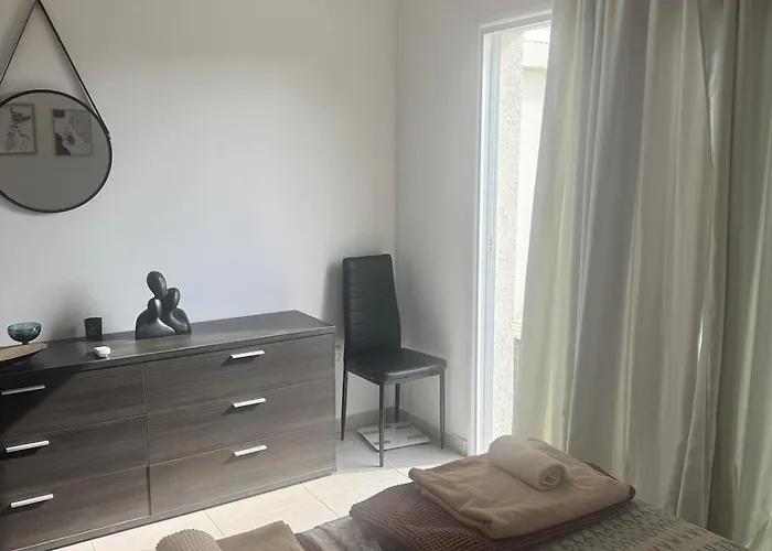 Apartmán 2 Bedroom Townhouse Close To The Sea *