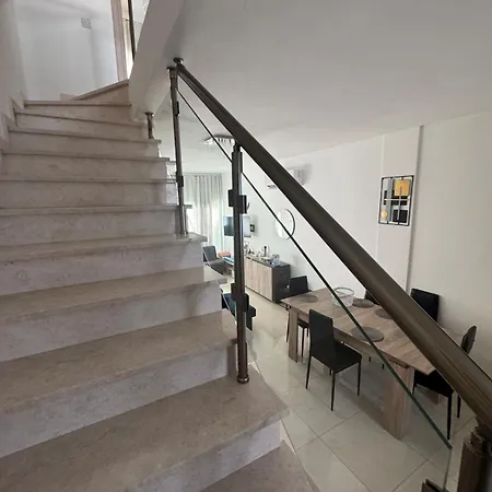 2 Bedroom Townhouse Close To The Sea *