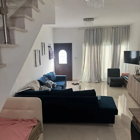 2 Bedroom Townhouse Close To The Sea דירה