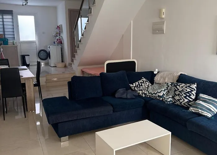 Lägenhet 2 Bedroom Townhouse Close To The Sea