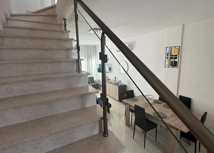 2 Bedroom Townhouse Close To The Sea *