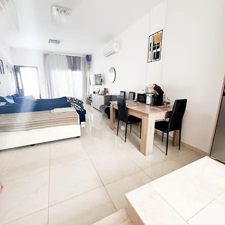 2 Bedroom Townhouse Close To The Sea