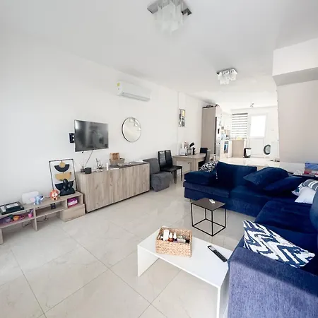 2 Bedroom Townhouse Close To The Sea
